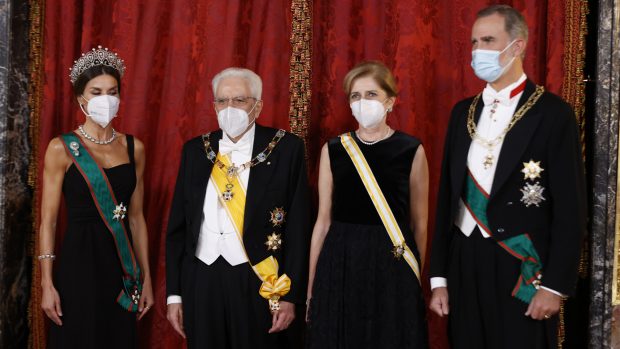 El Rey Felipe VI, la Reina Letizia junto a Sergio y Laura Mattarella./Gtres