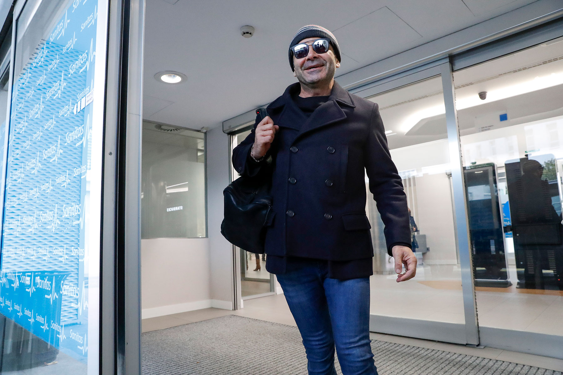 Jorge Javier Vázquez a la salida de un hospital de Madrid/ Gtres