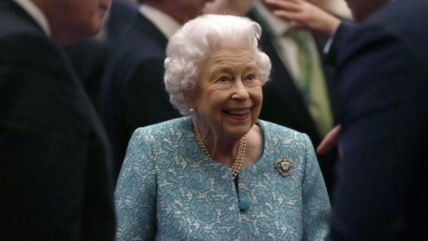 La reina Isabel II sonriendo./Gtres