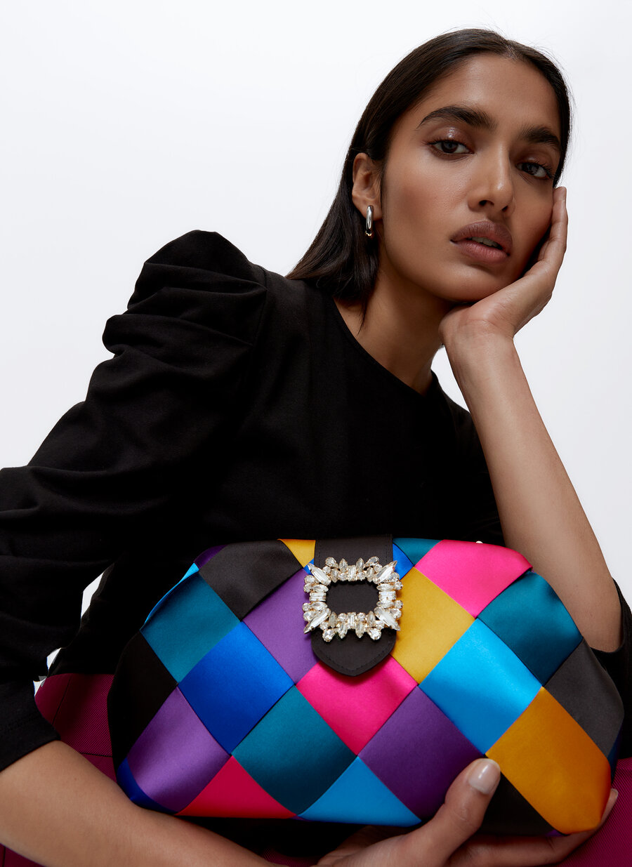 Rocío Osorno conquista a todos con este bolso multicolor de Uterqüe