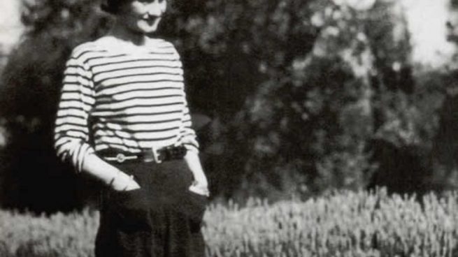 Un día como hoy: Coco Chanel y la camisa marinera