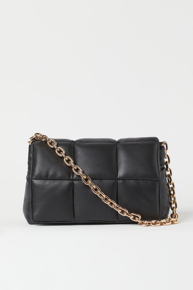 El clon perfecto del bolso de Prada lo tiene H&M por solo 35 euros