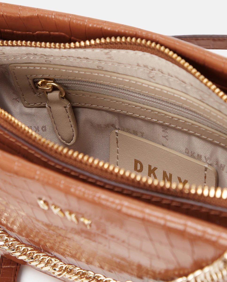 El Corte Inglés rebaja a un precio de locos el bolso de DKNY que queda bien con todo
