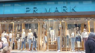 Completa tu look de fiesta con los zapatos y el bolso de Primark: todo por menos de 25 euros