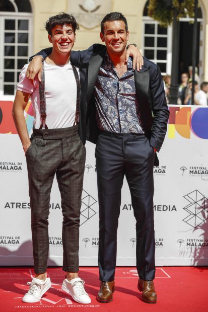 Óscar Casas junto a su hermano Mario./Gtres