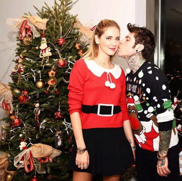 Chiara Ferragni y Fedez con un árbol de Navidad / Instagram