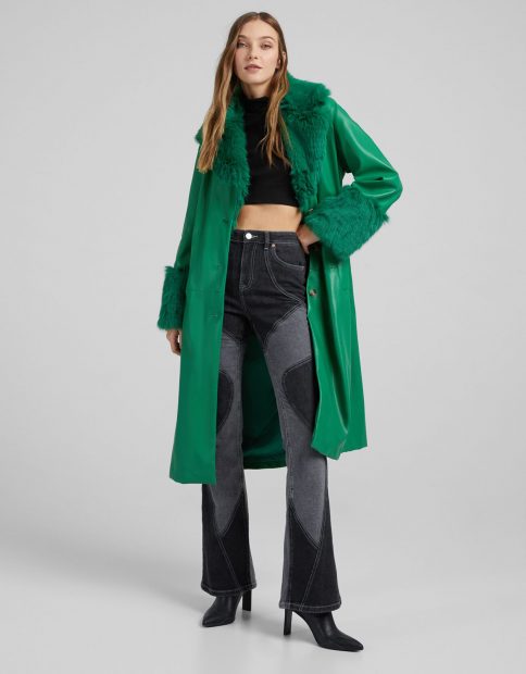 Bershka tiene el abrigo verde Kendall Jenner marcó tendencia