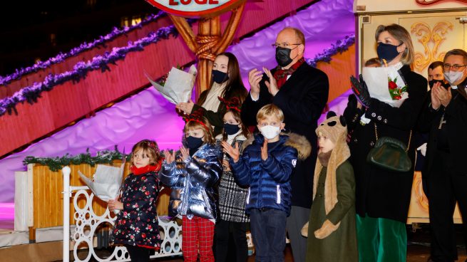 Familia Real de Mónaco inaugurando la Navidad / Gtres