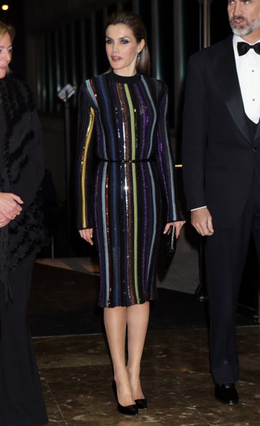 La Reina Letizia con un vestido de lentejuelas./Gtres