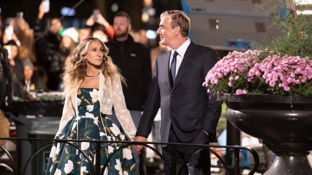 Sarah Jessica Parker y Chris Noth, grabando 'And Just Like That'./Gtres