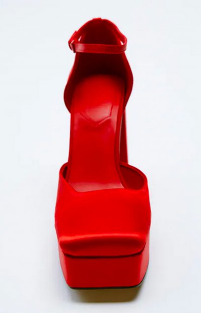 Zapato con plataforma./Zara
