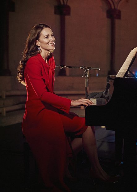 Kate Middleton tocando el piano / Gtres
