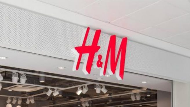 El abrigo de charol de H&M para las más atrevidas