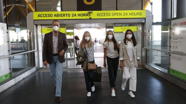 La Familia Real en el aeropuerto / Gtres