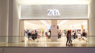 El abrigo que no puedes dejar escapar es de Zara, de nueva colección y no es caro