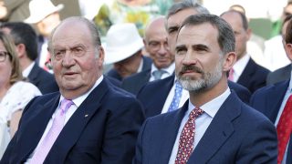 Los Reyes Juan Carlos y Felipe en un acto oficial. / Gtres
