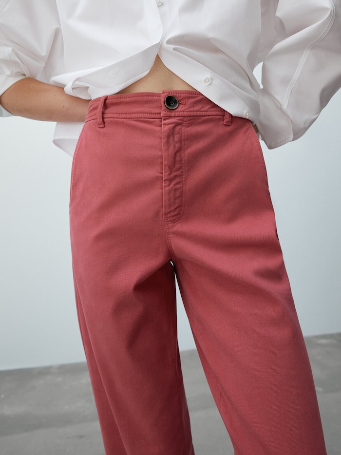 El pantalón rebajado de Massimo Dutti que será un ‘must’ en tu armario