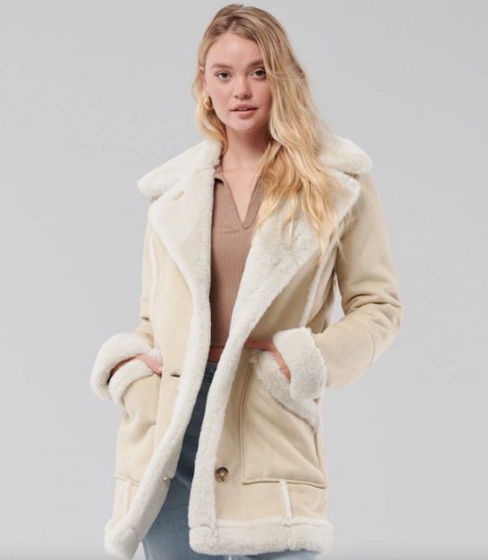 Hollister rebaja el abrigo tendencia para aprovechar lo que queda de invierno