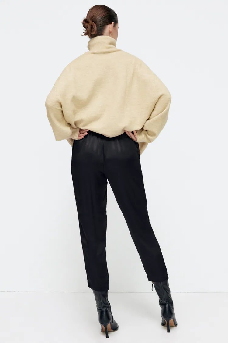 Zara vende por menos de 10 euros los pantalones más cómodos y elegantes para ir al trabajo