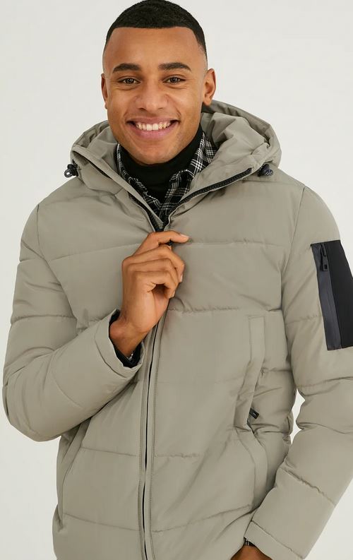 C&A tiene el abrigo que llevas todo el invierno deseando comprar ¡y por 40 euros menos!