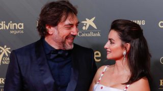 Javier Bardem y Penélope Cruz en la alfombra roja de la 36 edición de los Premios Goya 2022 / Gtres