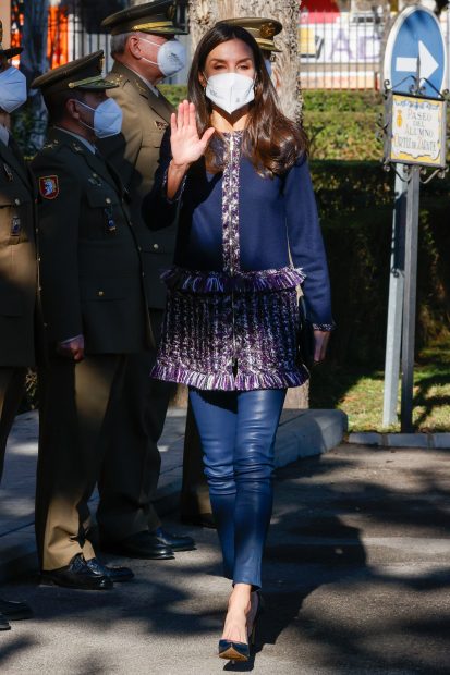 La Reina Letizia saludando / Gtres