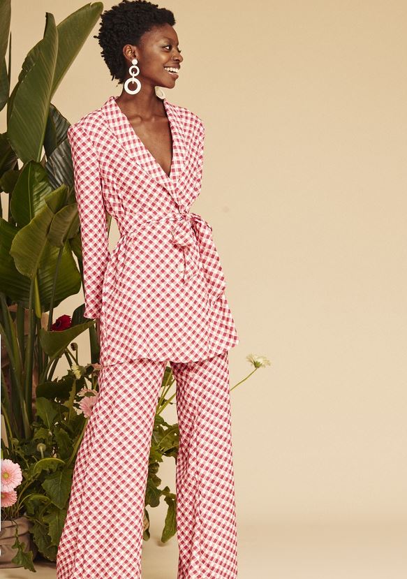 Hemos encontrado la mejor alternativa al traje viral de Zara: es de Coosy y no puede ser más bonito