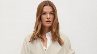 La chaqueta de entretiempo por excelencia de esta primavera es una trench, en Mango Outlet tienen la más barata y bonita