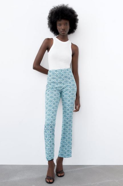 Los pantalones florales de Zara que te alegrarán la primavera