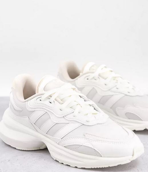 De un color blanco y un diseño especial, las nuevas Adidas que pegan con todo te encantarán. Las tienes en Asos y a buen precio
