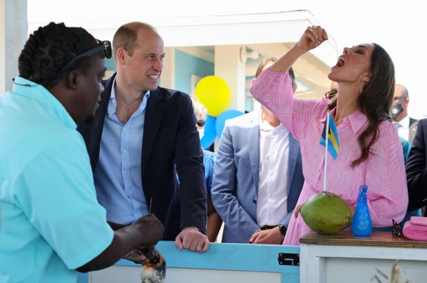 Kate Middleton y el príncipe Guillermo durante su tour caribeño / Gtres