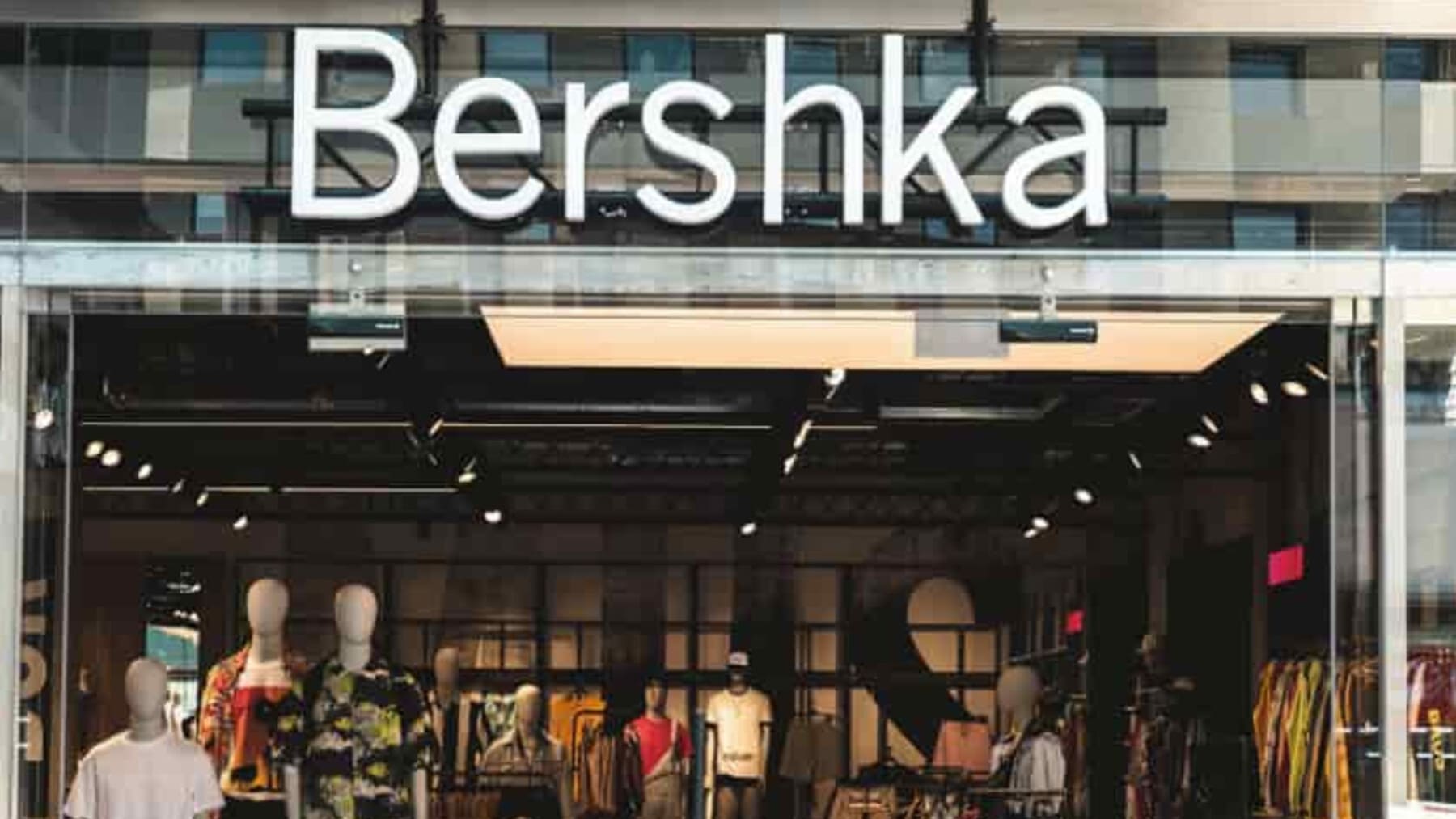 El traje de chaleco y pantalón de Bershka para los días de trabajo