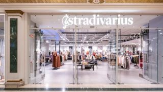 Stradivarius tiene el vestido negro perfecto para este tiempo