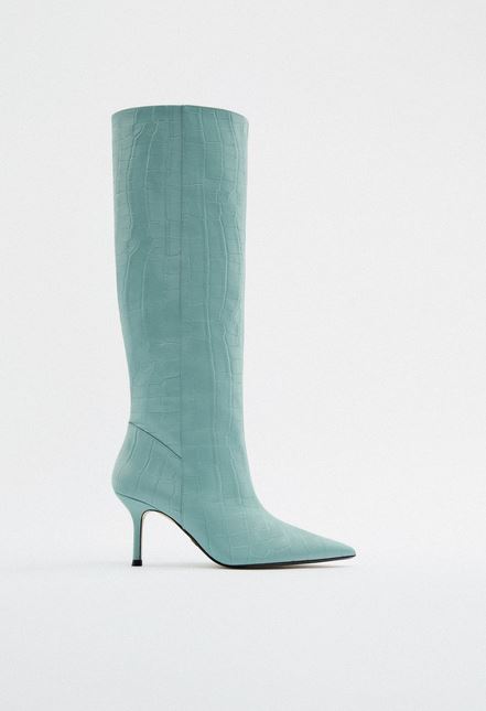 Las botas de piel de Zara que Amelia Bono elige para los días grises