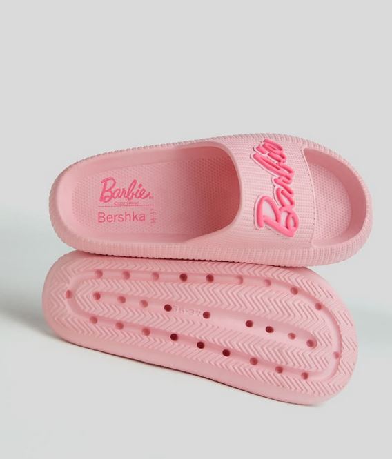 Go back to your childhood with these Bershka sandals to be around the house