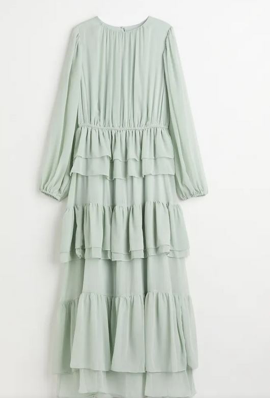 El vestido de gasa verde de H&M para llevar con taconazos a una boda en abril