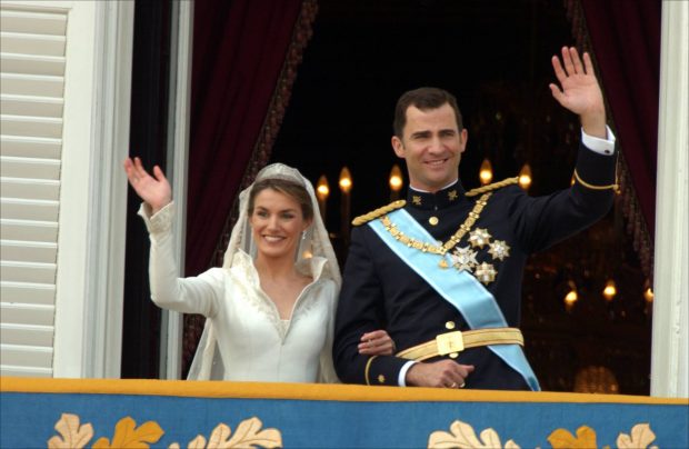 Felipe VI y Letizia Ortiz en su boda / Gtres