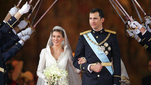 Felipe VI y Letizia Ortiz en su boda / Gtres