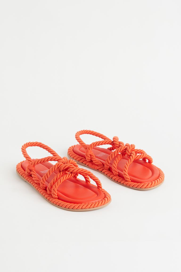 H&M sandals that are the clone of the successful bandage of Bimba and Lola