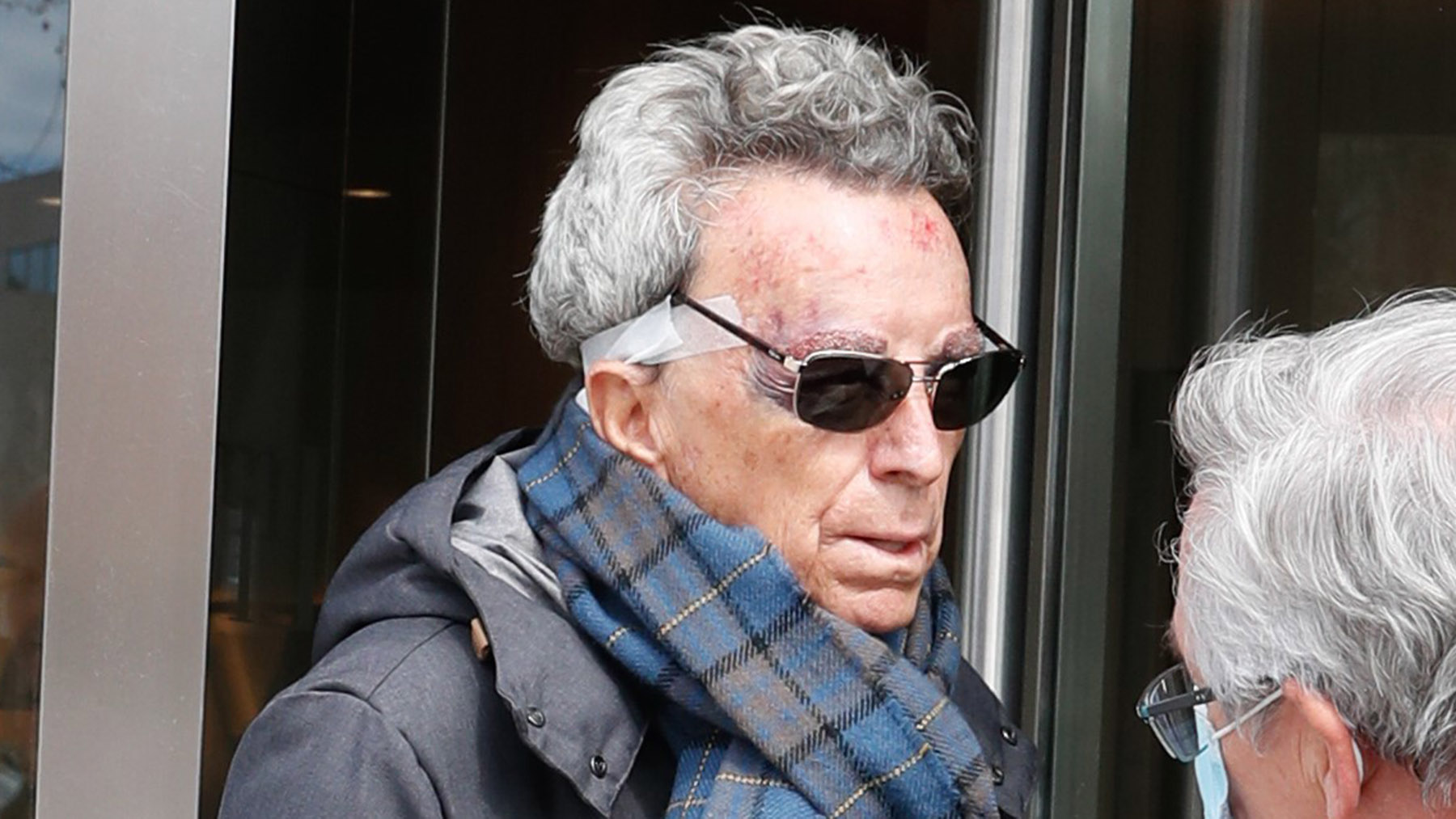 José Ortega Cano saliendo de la clínica Livet / Gtres