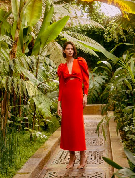 Vestido rojo de la colección de Tamara Falcó para Pedro del Hierro./Pedro del Hierro