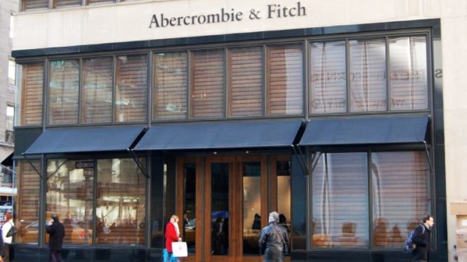 El vestido con abertura en la pierna de Abercrombie que será una tendencia de verano