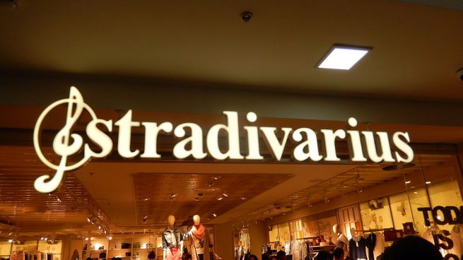 El vestido de infarto de Stradivarius para marcar figura