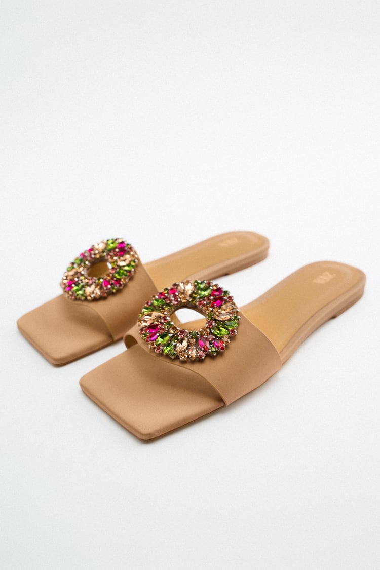 ¡Existen!: las sandalias más cómodas y bonitas de Zara y que podrás elegir con tacón o planas