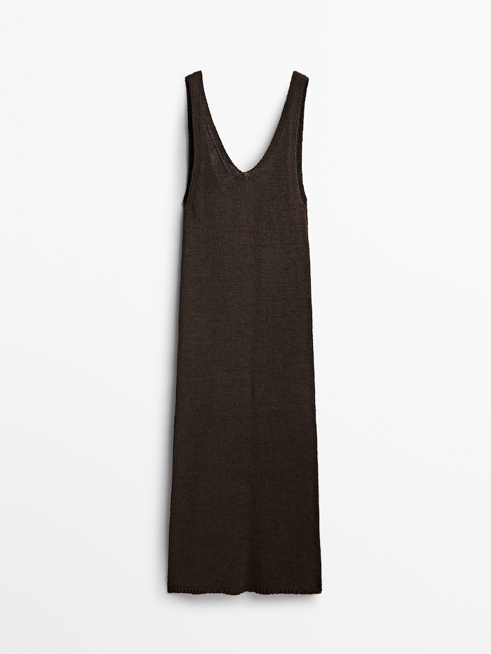 El vestido de punto edición limitada de Massimo Dutti que es una auténtica pasada