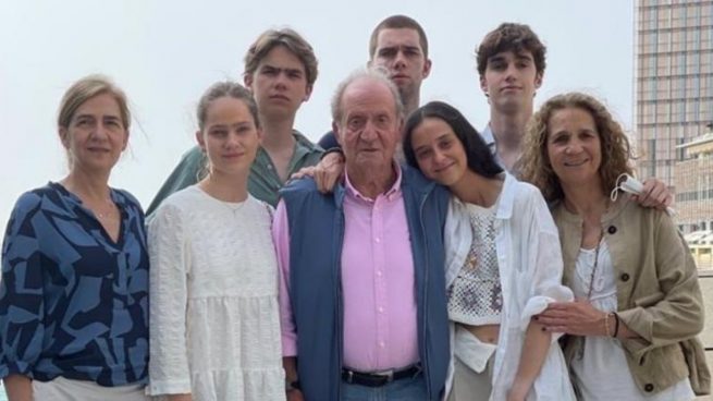 Las infantas y sus hijos visitan al Rey Juan Carlos en Semana Santa