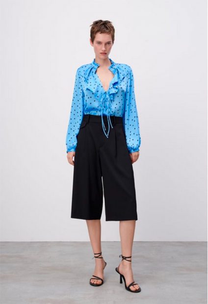 Blusa azul con lunares de Zara / Zara