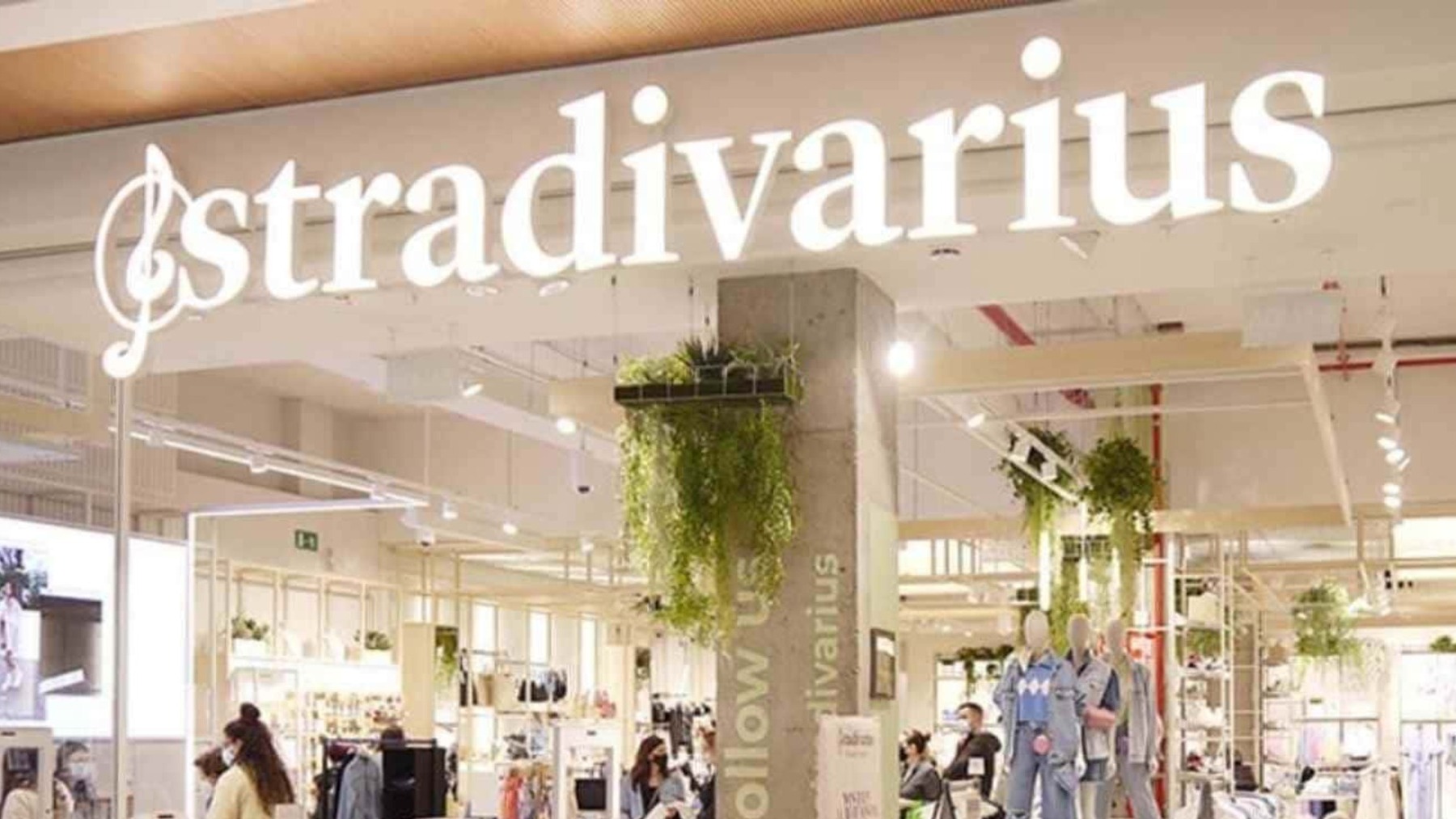 El 'probador virtual' de Stradivarius el que podrás elegir looks desde el móvil