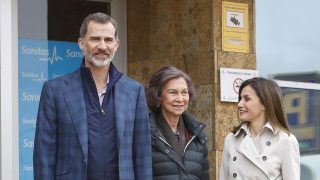 Los Reyes junto a la Reina Sofía en Madrid. / Gtres