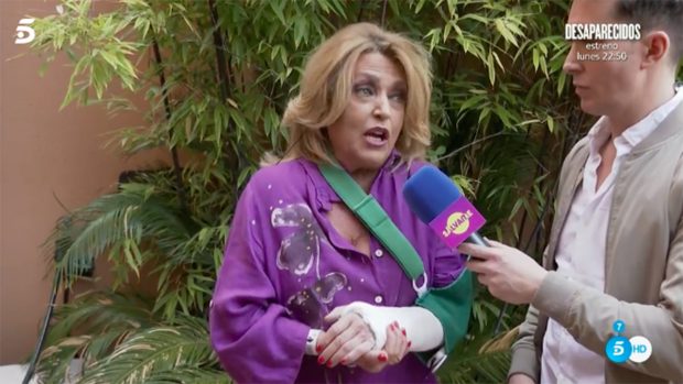 Lydia Lozano tras sufrir una aparatosa caída en su casa el pasado mes de abril / Telecinco